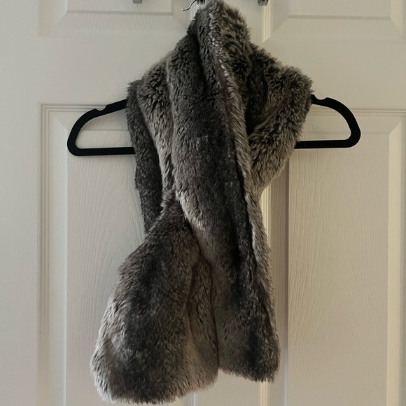 🌲 LOFT Faux Fur Gray and Brown Stole/Wrap - Picture 4 of 4